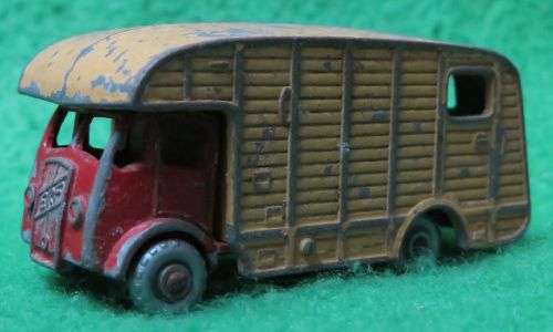 **MATCHBOX MOKO LESNEY No.35**ERF - MARSHALL HORSE BOX MK7*-1960**