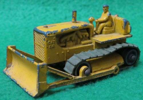 **MATCHBOX MOKO LESNEY No.18**CATERPILLAR**BULLDOZER**1958-1961**WITH DRIVER**