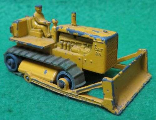 **MATCHBOX MOKO LESNEY No.18**CATERPILLAR**BULLDOZER**1958-1961**WITH DRIVER**