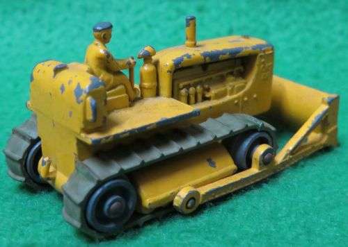 **MATCHBOX MOKO LESNEY No.18**CATERPILLAR**BULLDOZER**1958-1961**WITH DRIVER**
