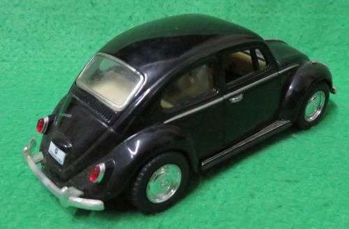 **KINSMART**1967 VW BEETLE**RUBBER TYRES**DOORS OPEN**1/32 SCALE**
