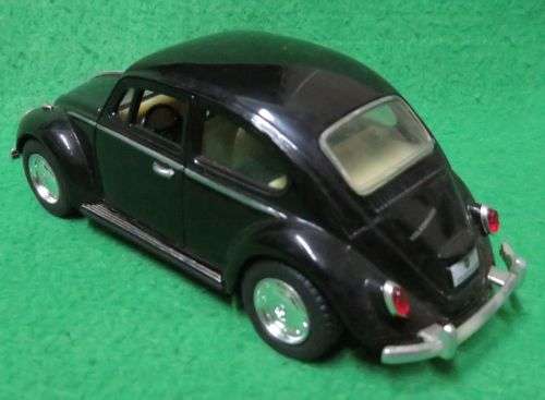 **KINSMART**1967 VW BEETLE**RUBBER TYRES**DOORS OPEN**1/32 SCALE**