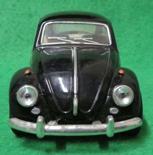 **KINSMART**1967 VW BEETLE**RUBBER TYRES**DOORS OPEN**1/32 SCALE**