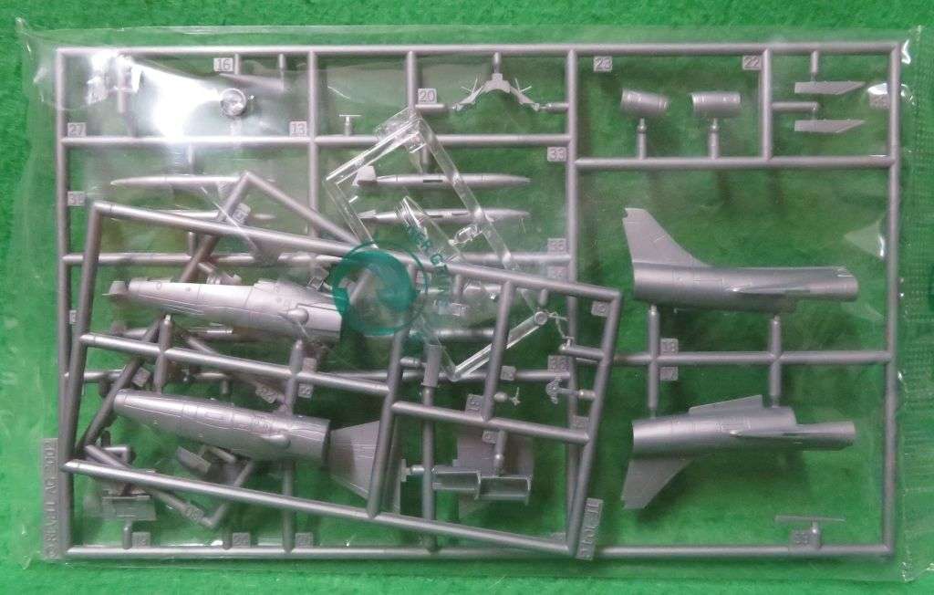 **REVELL**MODEL KIT**TF-104 G STARFIGHTER**VINTAGE**1/144**MODEL LENGTH +-11.6CM**