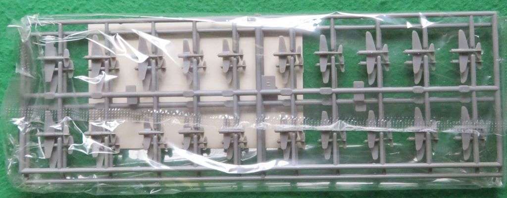 **HASEGAWA**MODEL KIT**40 X US NAVAL PLANES (10 OF EACH)- FOR AIRCRAFT CARRIERS**VINTAGE**1/700**