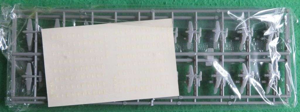 **HASEGAWA**MODEL KIT**40 X US NAVAL PLANES (10 OF EACH)- FOR AIRCRAFT CARRIERS**VINTAGE**1/700**