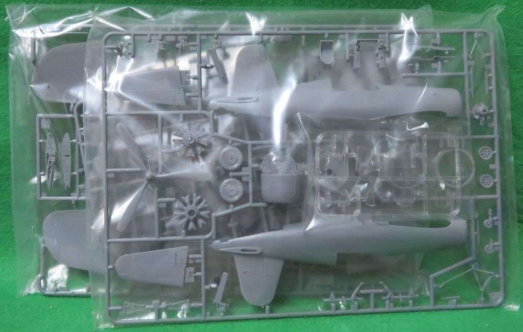 **TAMIYA**MODEL KIT**CHANCE VOUGHT F4U-1/2 BIRD CAGE CORSAIR**VINTAGE**1/48**LENGTH +-20.5CM**