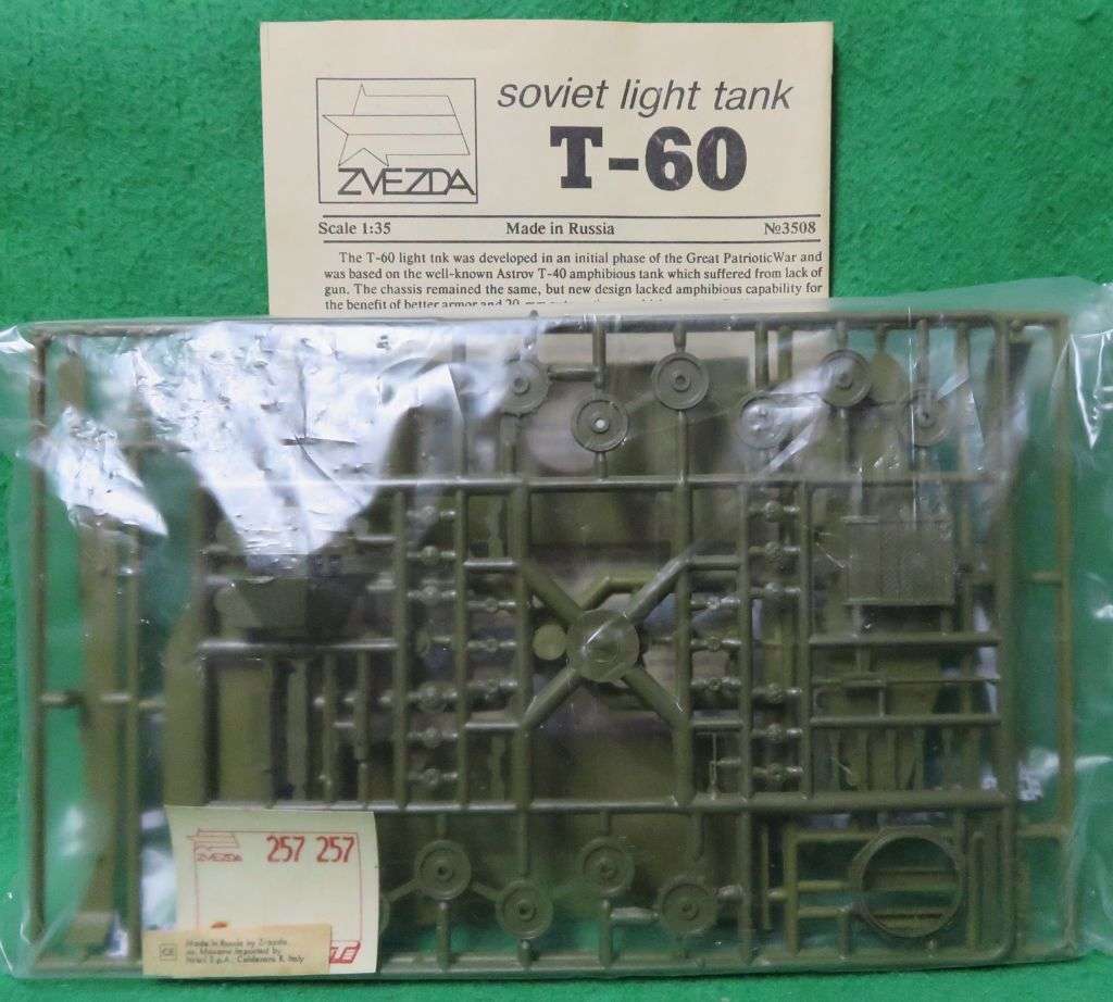 **ZVEZDA**MODEL KIT**T-60 SOVIET LIGHT TANK**VINTAGE**1/35**LENGTH +-12 - 13CM**