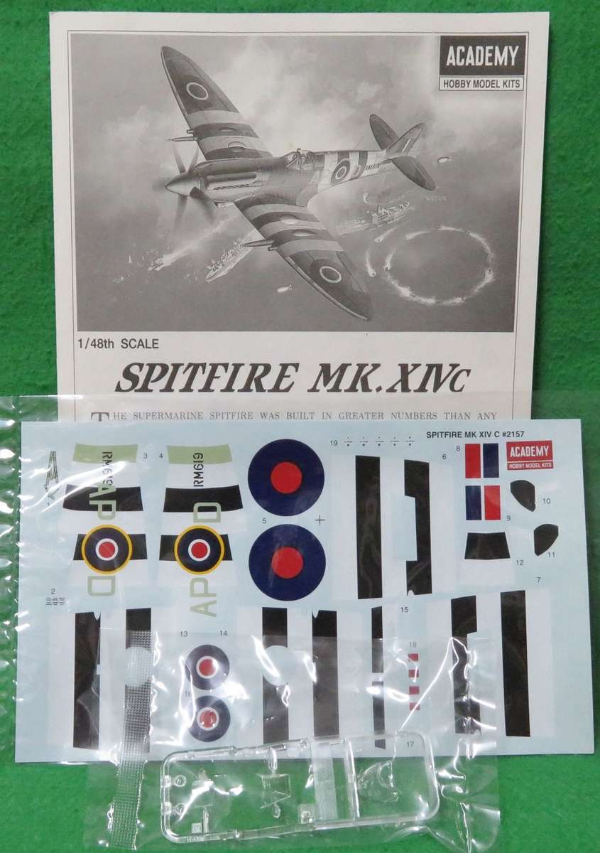 **ACADEMY**MODEL KIT**SPITFIRE Mk. XIVc**VINTAGE**1/48**LENGTH +-20.7CM**