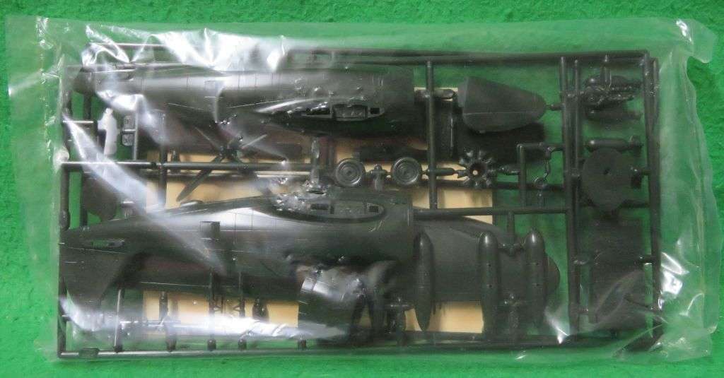 **Hales**Model kit**Thunderbolt P-47D Razor Back - US Army Fighter**Vintage**1/72**