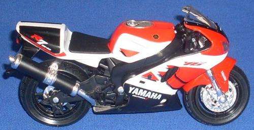***BURAGO***YAMAHA YZF-R7***MOTORBIKE***NEW IN BOX***