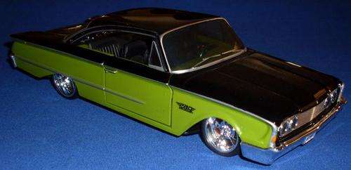 ***1960 FORD STARLINER***SCALE 1:26***PRO RODZ SERIES***MAISTO***