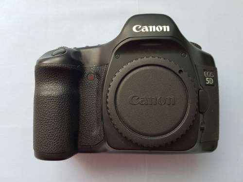 CANON 5D MK I AMAZING CONDITION & CANON EF 70-300 mm LENS & SPEEDLIGHT