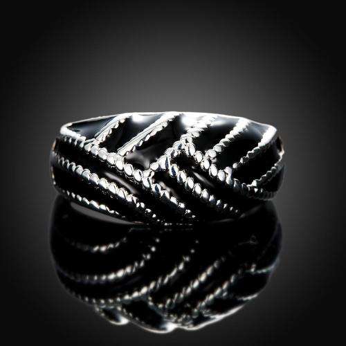 New 925 Sterling Silver filled Ladies ring with black detail work