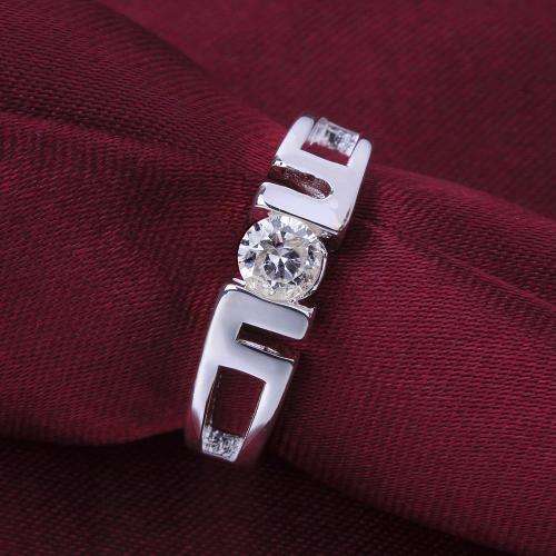 New 925 Sterling Silver filled Ladies symmetrical design ring with 1ct crystal center