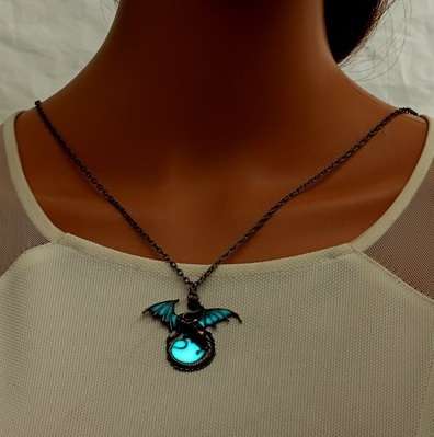Dragon design, Glow in dark Necklace, 4 colors to choose from