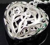 New 925 Sterling Silver fine detail Heart Pendent, includes a free chain