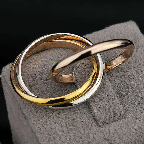 *Local Stock*, New 18K RGP 3 linked rings with white, rose and yellow gold