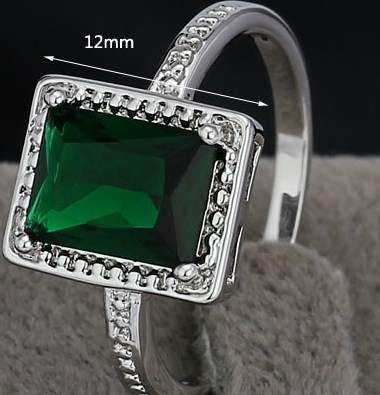 *Local Stock* New ladies 18K RGP emerald green crystal engagement ring. 12mm . Beautiful