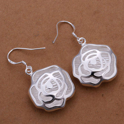 *Local Stock* New 925 sterling silver filled Stunning ladies fine detail flower design earrings