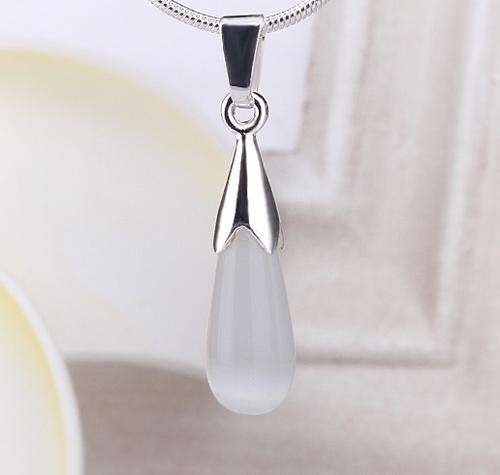 Local stock, New 925 Sterling silver filled Classy moonstone pendant with FREE chain, Dont miss out
