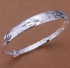 *Local Stock* New 925 Sterling silver filled Stamped ladies bangle with fine floral detail. Gorgeous
