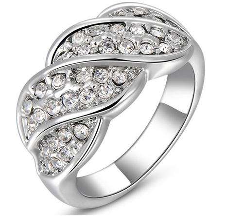 New 18K RGP in white gold Ladies engagement style ring with AAA genuine Austrian crystals