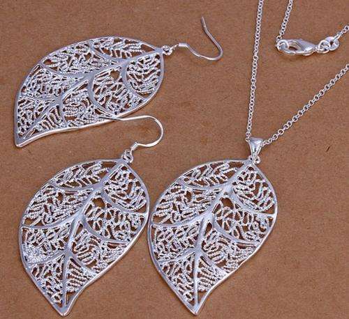 Matching Necklace and Earring set, leaf design with Filigree detail, 925 Silver Filled