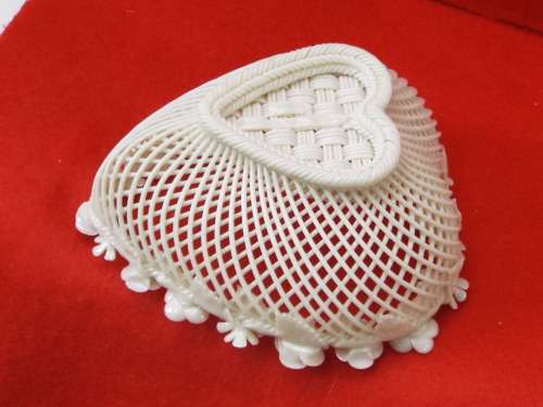 Irish Belleek woven porcelain Heart Basket 1920 Ref. B-26