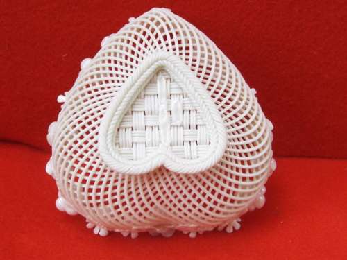 Irish Belleek woven porcelain Heart Basket 1920 Ref. B-26