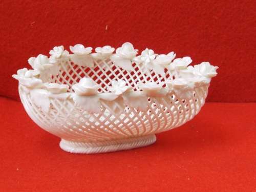 Irish Belleek woven porcelain Heart Basket 1920 Ref. B-26