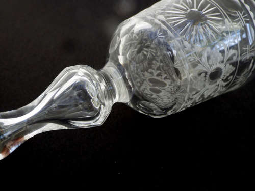 A pair of Engraved Bucket-bowl Georgian Port Wine or Dram Glasses. Circa 1790-1820./ Ref.GL/6