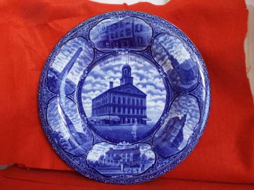 A Blue and White Rowland and Marsellus Historical Boston Plate. Circa 1893-1933.  Ref. P/100