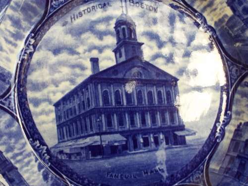A Blue and White Rowland and Marsellus Historical Boston Plate. Circa 1893-1933.  Ref. P/100