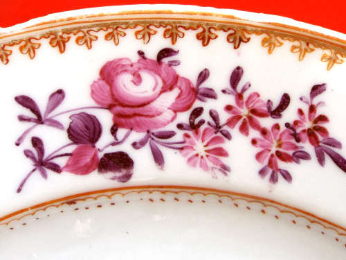 Chinese Famille Rose (Quin Dynasty) Porcelain Plate. Circa 1750-1780. Ref. P/96