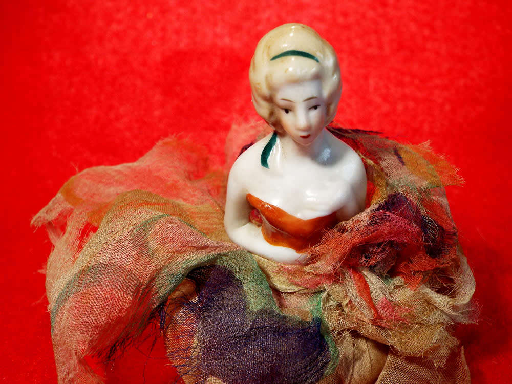 A vintage 1920s  Bathing Beauty Figurine + a Half-Doll. Ref. T/11