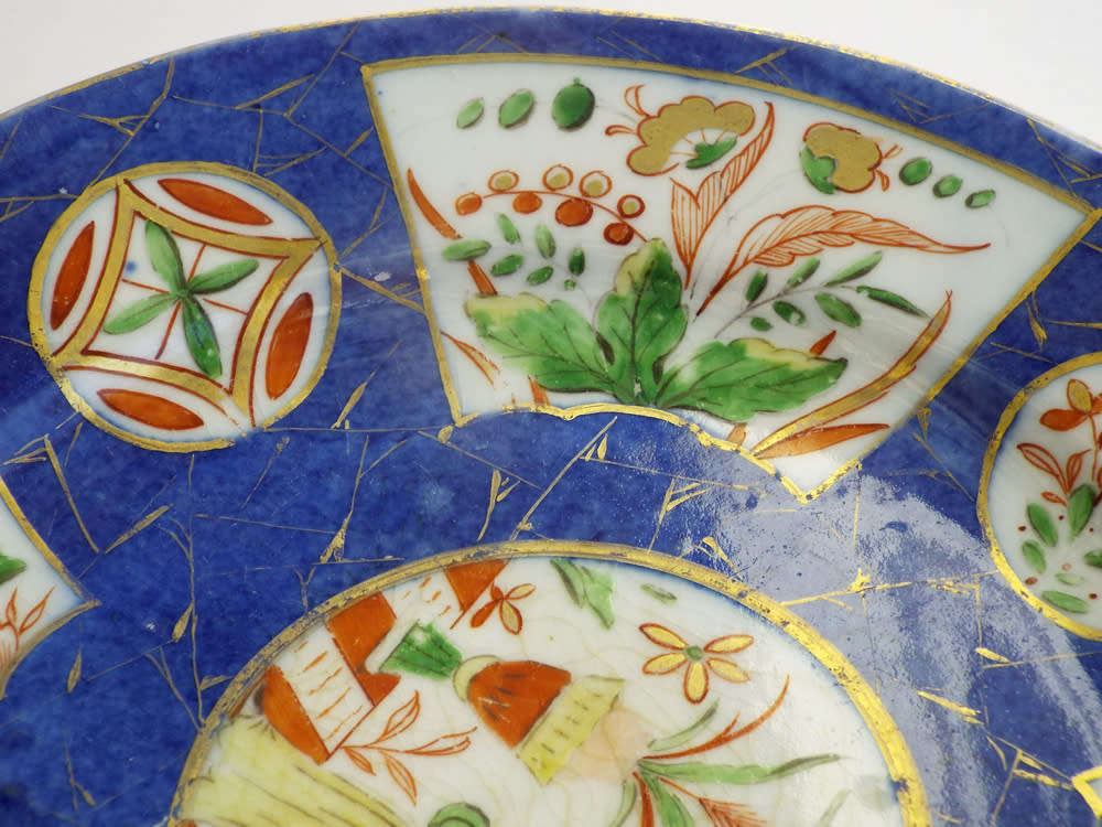 An antique Kangxi Powder Blue porcelain plate dated 1662-1722. Ref. P104