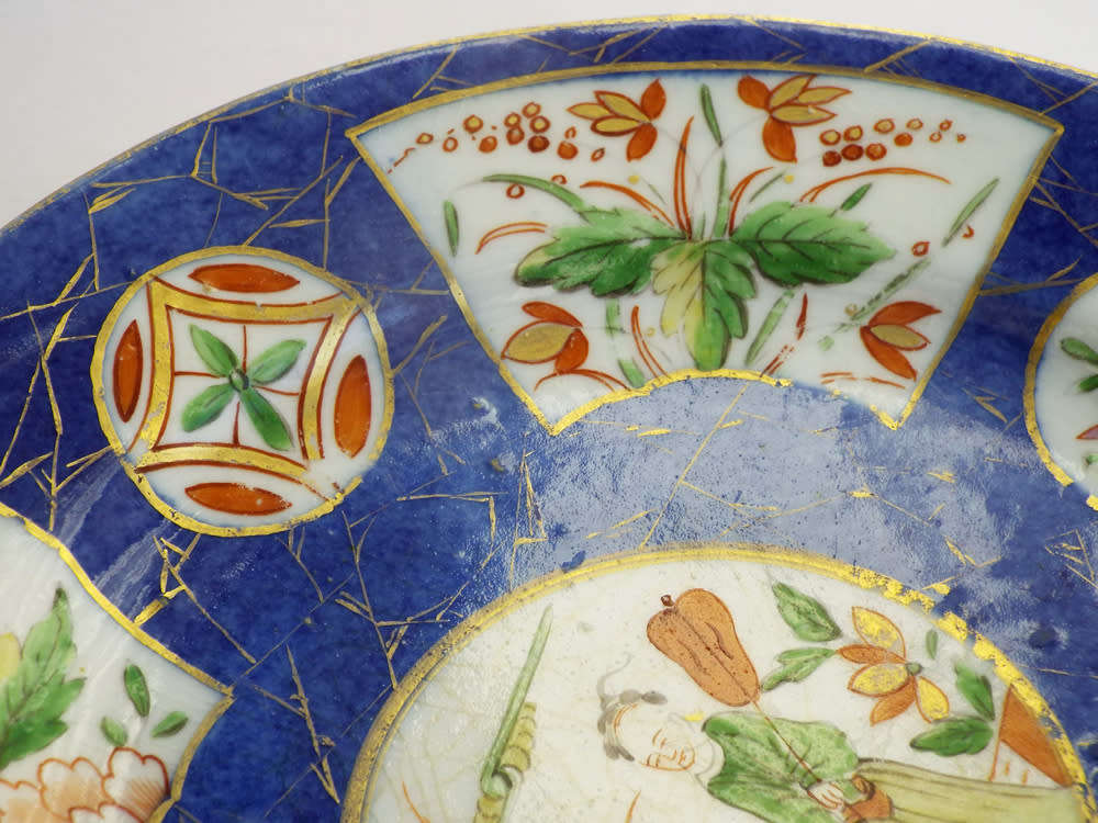 An antique Kangxi Powder Blue porcelain plate dated 1662-1722. Ref. P104