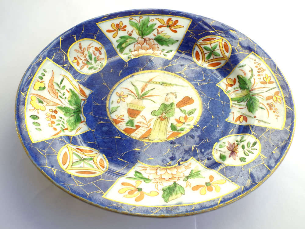 An antique Kangxi Powder Blue porcelain plate dated 1662-1722. Ref. P104