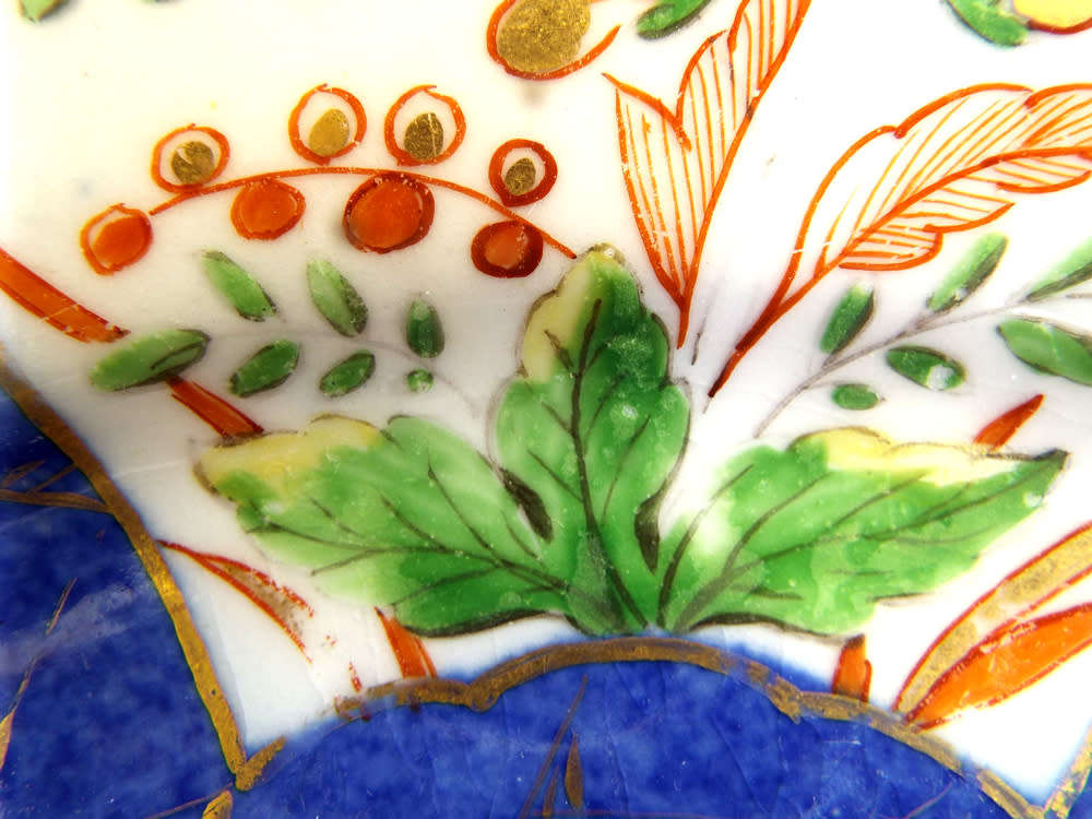 An antique Kangxi Powder Blue porcelain plate dated 1662-1722. Ref. P104