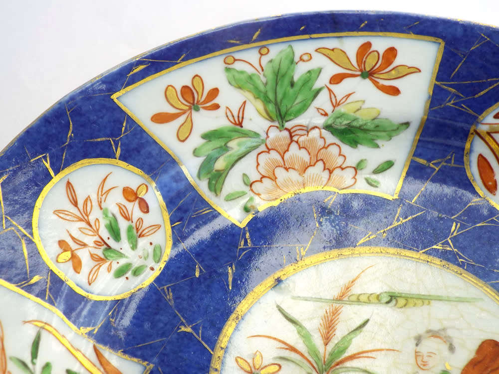 An antique Kangxi Powder Blue porcelain plate dated 1662-1722. Ref. P104