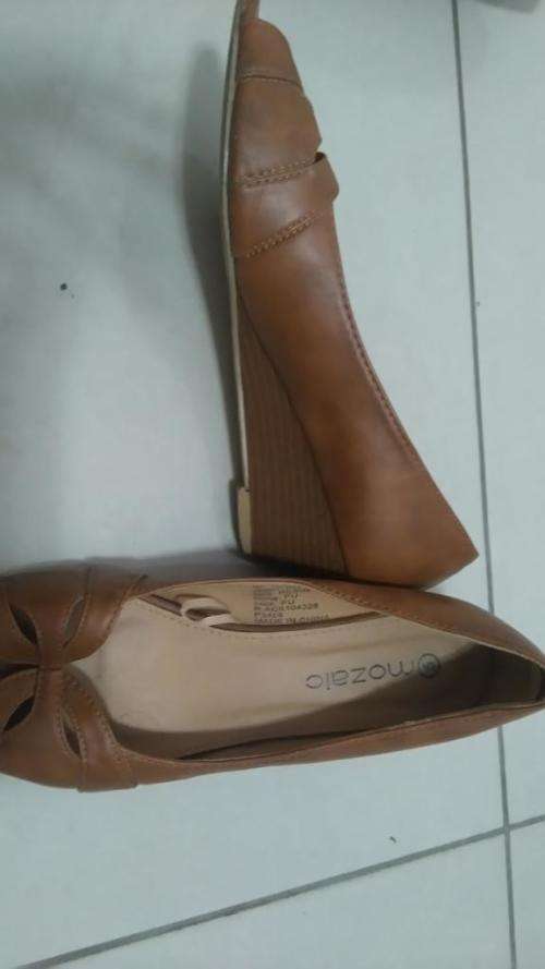 TAN LOW WEDGE HEEL - SIZE 5