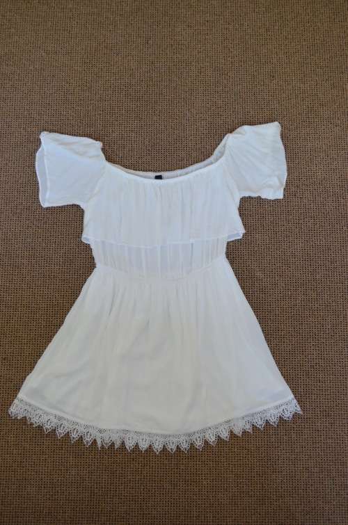 FACTORIE - White Off-the-Shoulder Dress - Medium