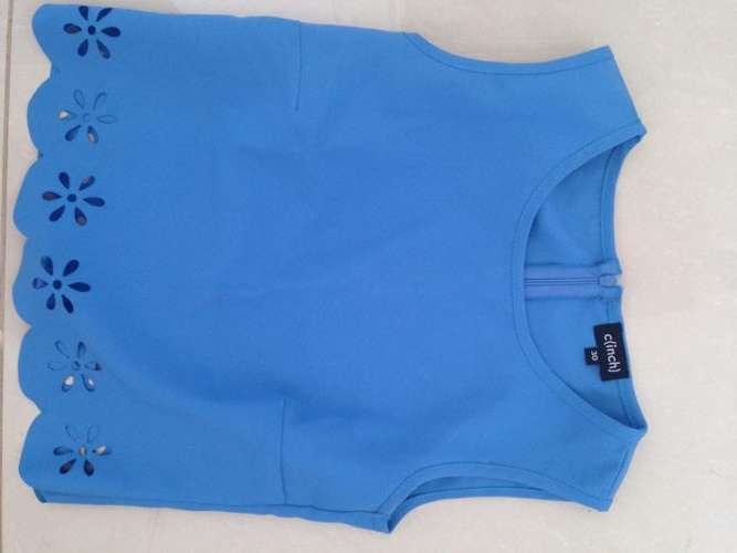 BLUE STUNNING HIGH-FASHION TOP!