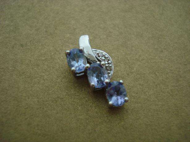 ***R4000***3 Tanzanites & 3 Diamonds Pendant in solid 10kt white gold