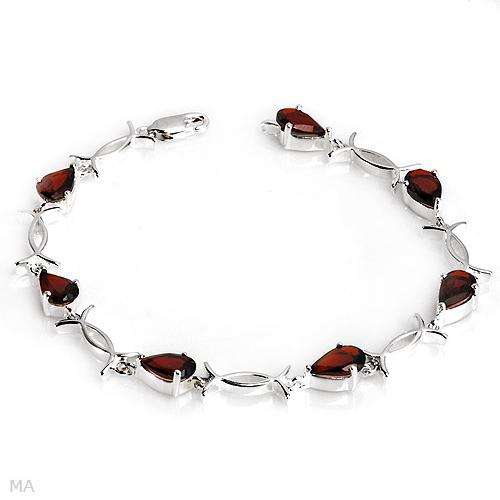 ***R2 600*** Stunning Bracelet With 7 Genuine Garnets 7.00 ctw Total weight 8.8 G
