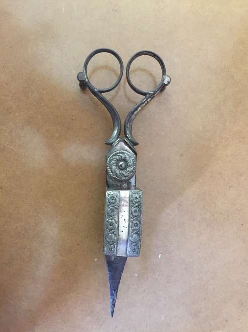 SILVERPLATE CANDLE SNUFFER/WICK CUTTER