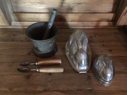 mortar and pestle/ jely moulds