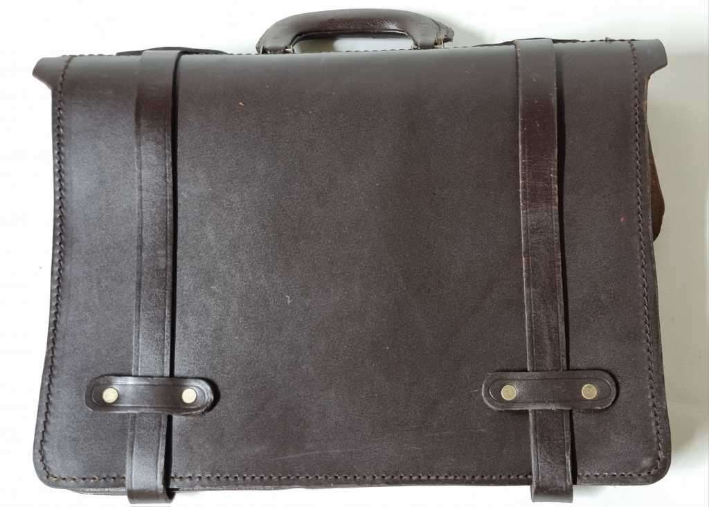South African Police ( SAP ) Officers leather briefcase with key.