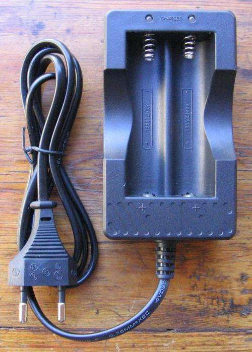 Charger for 18650 rechargeable batteries